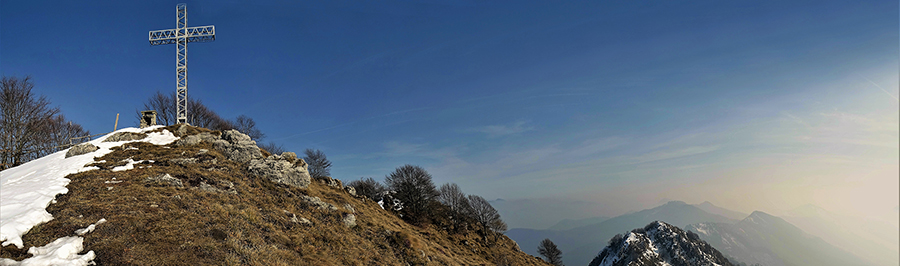Cima Monte Suchello (1541 m) con vista verso la costiera ad est verso Aviatico